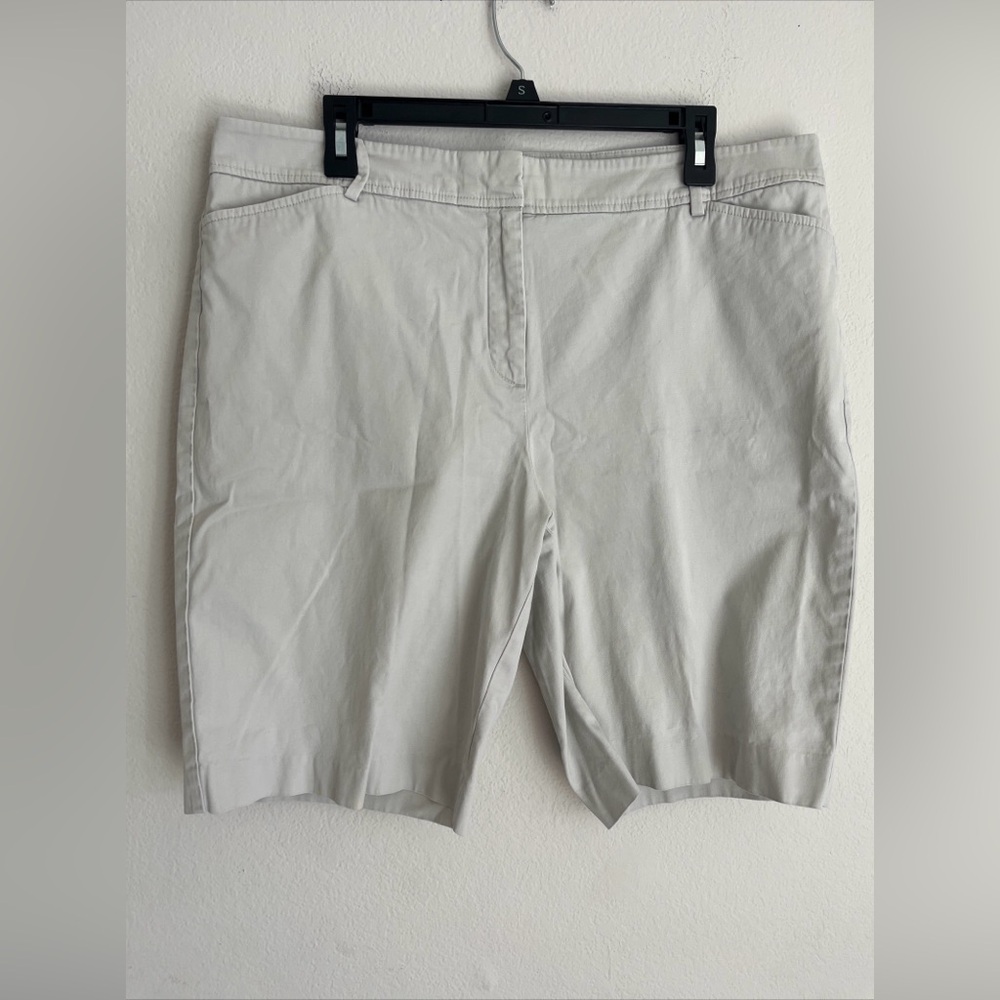 Talbots Perfect Shorts 10.5” Women Size 16 White